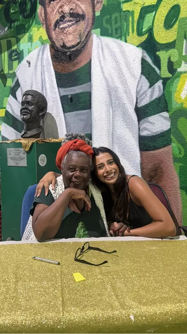 Ana Merhi prestigia noite de autógrafos de Conceição Evaristo na quadra do Império Serrano